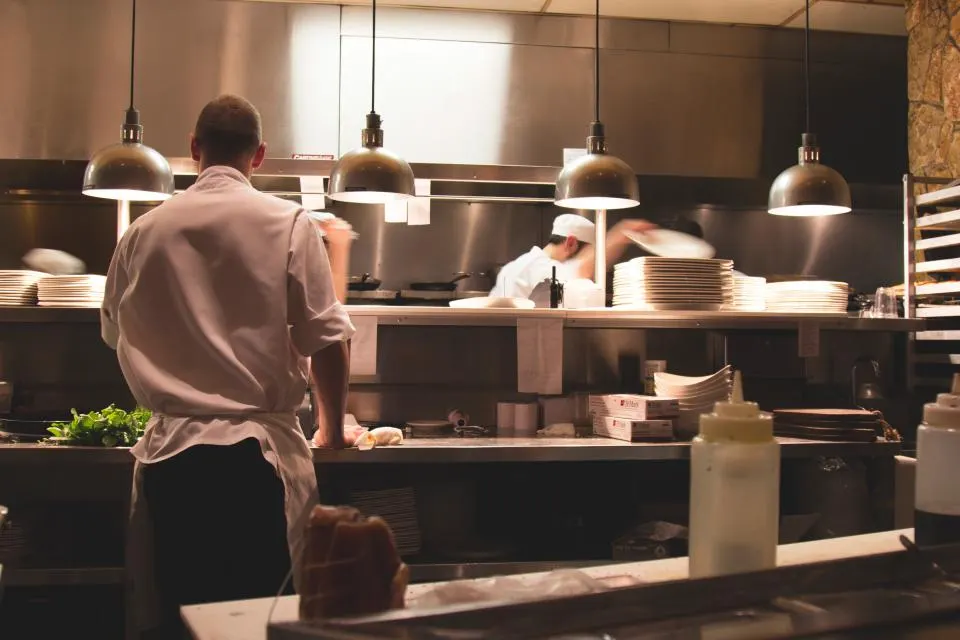 Cocina profesional de restaurante